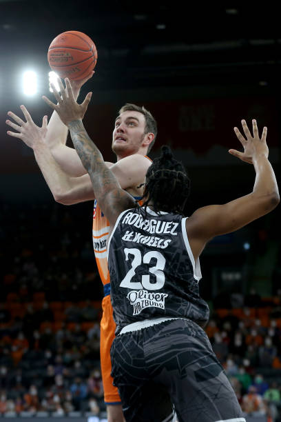 彩的头球进 彩的头球进