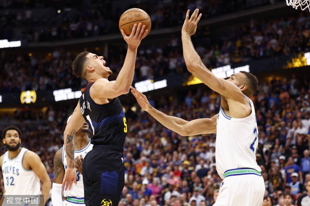 轻的足球运 轻的足球运